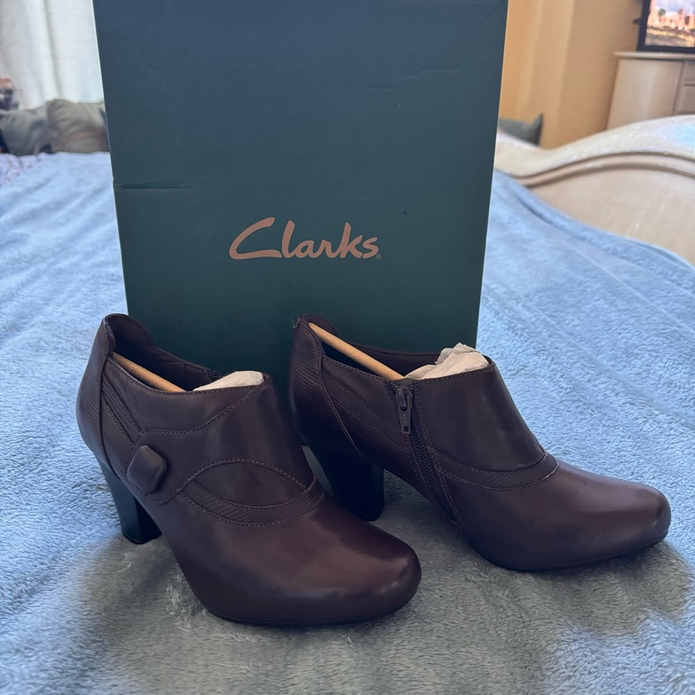 Clarks Shooties Booties NWT - New in Box Brown